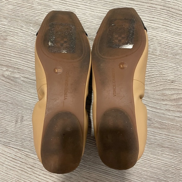 Vince Camuto Black and Tan Flats - Picture 2 of 3